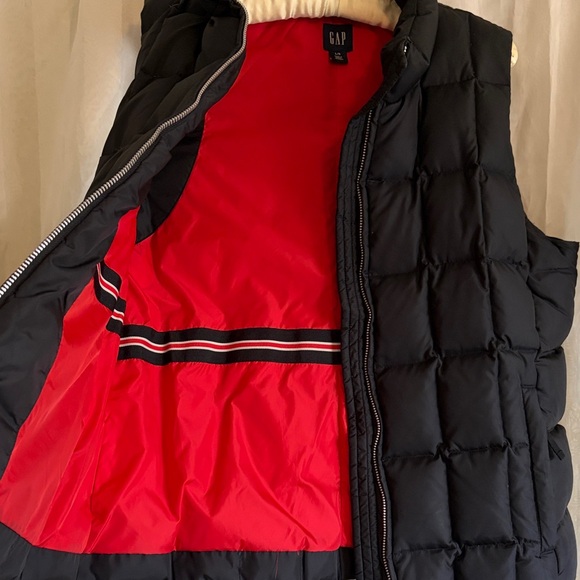 GAP Black Quilted Puffer Vest with Red Lining, Large - Picture 3 of 6